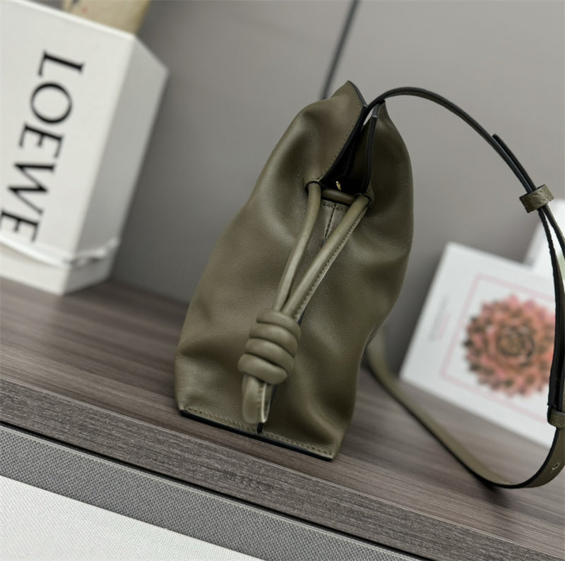 Ziva's Charm handbag – detail view (30cm*24.52cm*10.5cm)