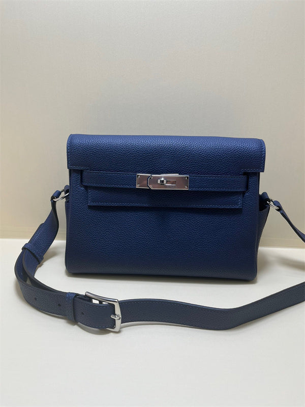  signature shoulder bag detail view showing craftsmanship 20
