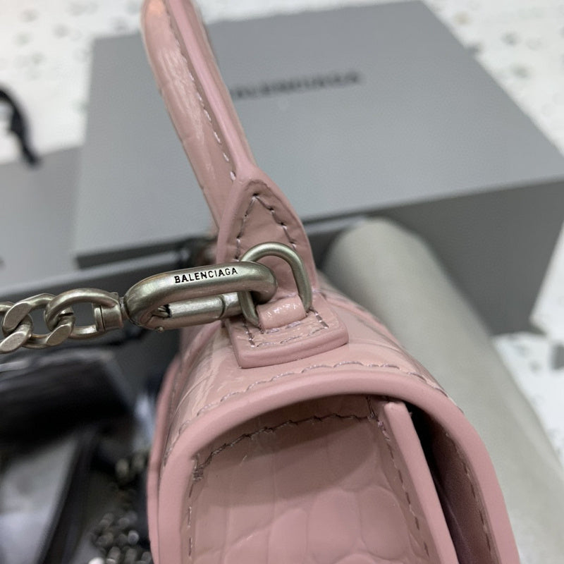 Zivas Charm Understated Luxury Statement Handbag (Considered Detail & Form) – Close-Up Detail