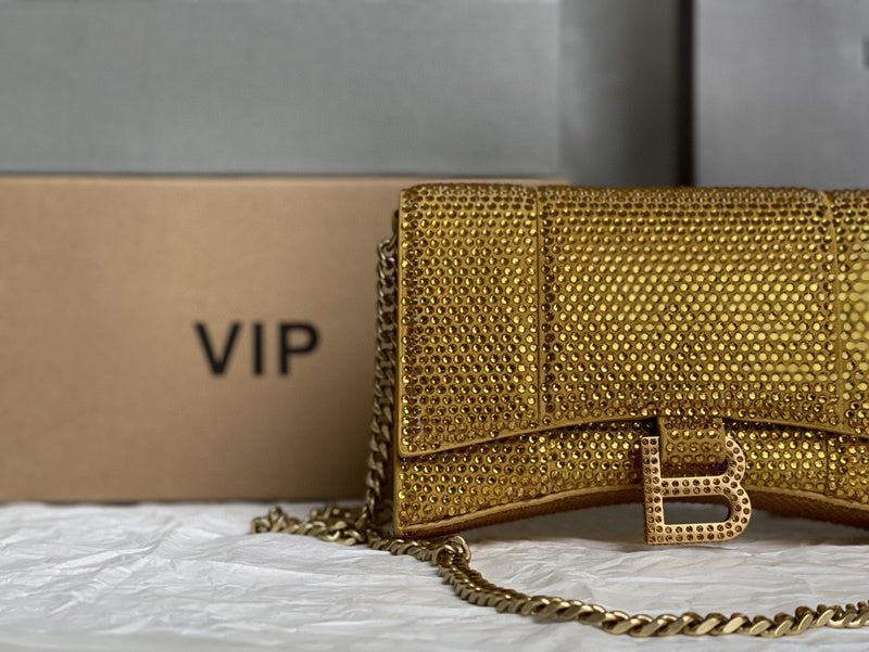 Zivas Charm Modern Edge Statement Handbag (Everyday Luxury Essential) – Close-Up Detail