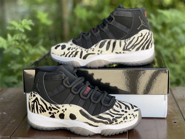Nike Men's & Women's Luxury Fashion Trainers — Style 174 hardware detail