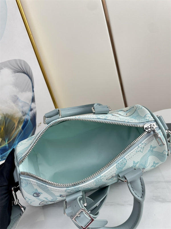  minimalist top-handle bag detail view showing craftsmanship 14