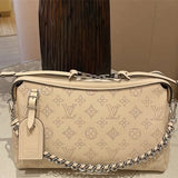  streamlined structured bag styled with outfit 30