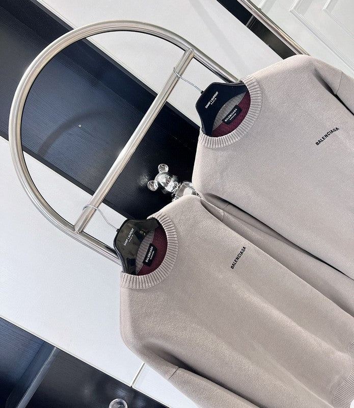 Three-quarter angle view of Balenciaga luxury piece style No.374