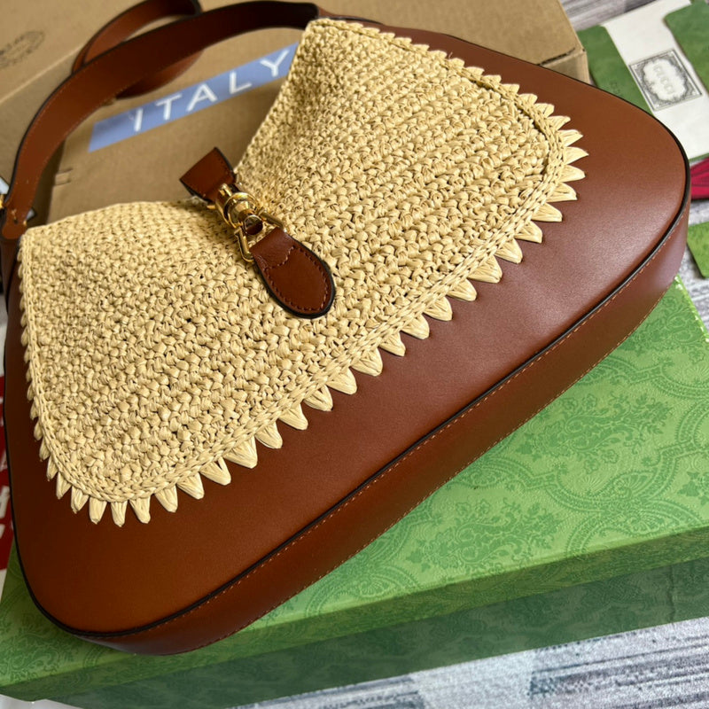 Fluid handbag styled for everyday wear