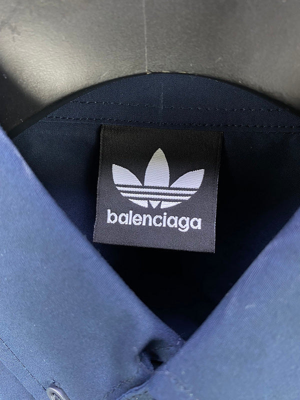 Texture and finish detail of Balenciaga luxury piece style No.209