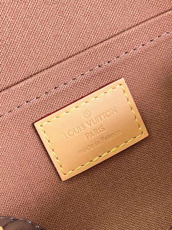 Side profile of refined everyday-luxe women's handbag – women's luxury handbag