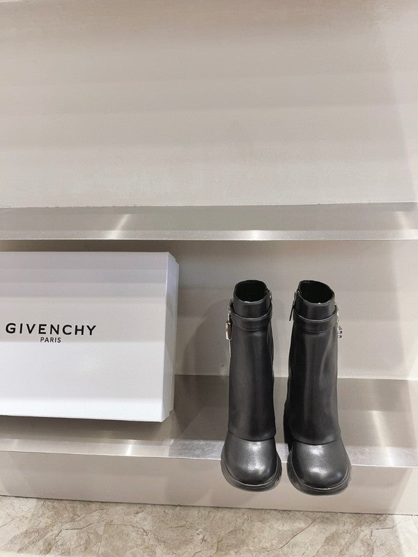 Givenchy shoes Style 168 - logo and branding close-up