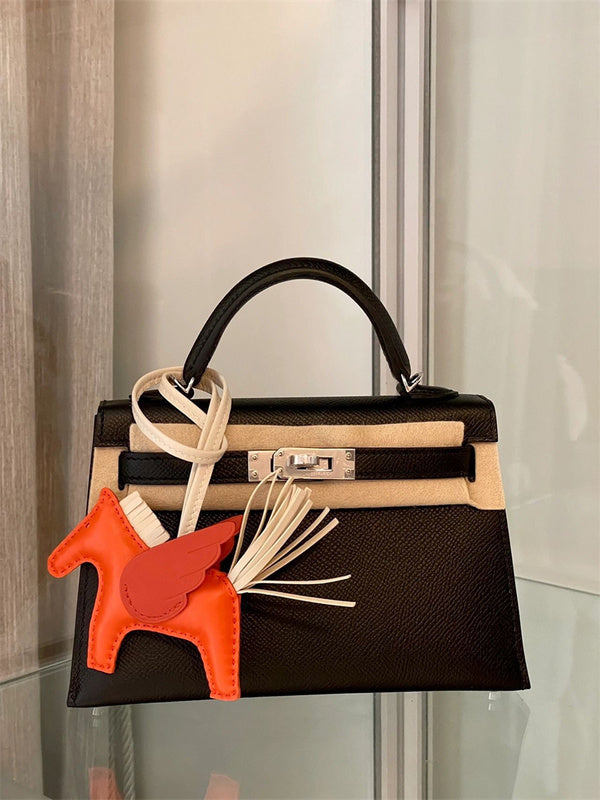  Elegant handbag carried on shoulder