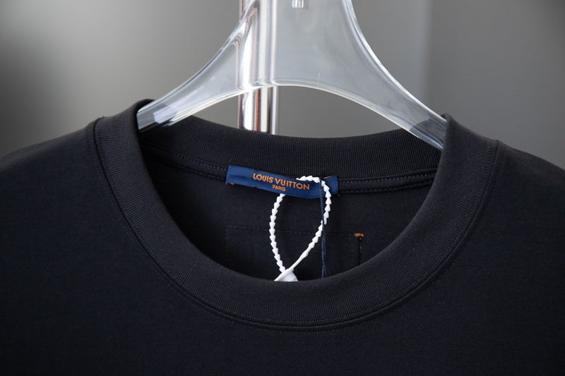 Side profile of Louis Vuitton cotton t-shirt with relaxed-fit cut