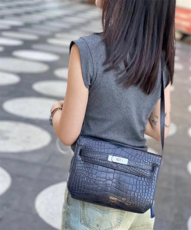  smart everyday bag detail view showing craftsmanship 8
