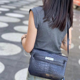 smart everyday bag detail view showing craftsmanship 8