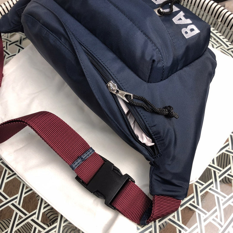Styled lifestyle shot of modern refined women's handbag – women's premium purse