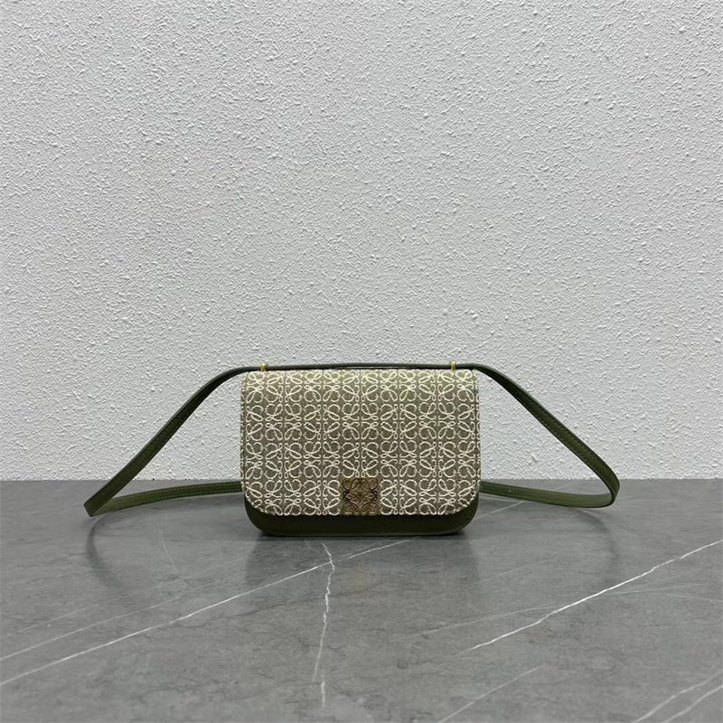 Ziva's Charm handbag – front view (22.5cm*6.5cm*15.5cm)