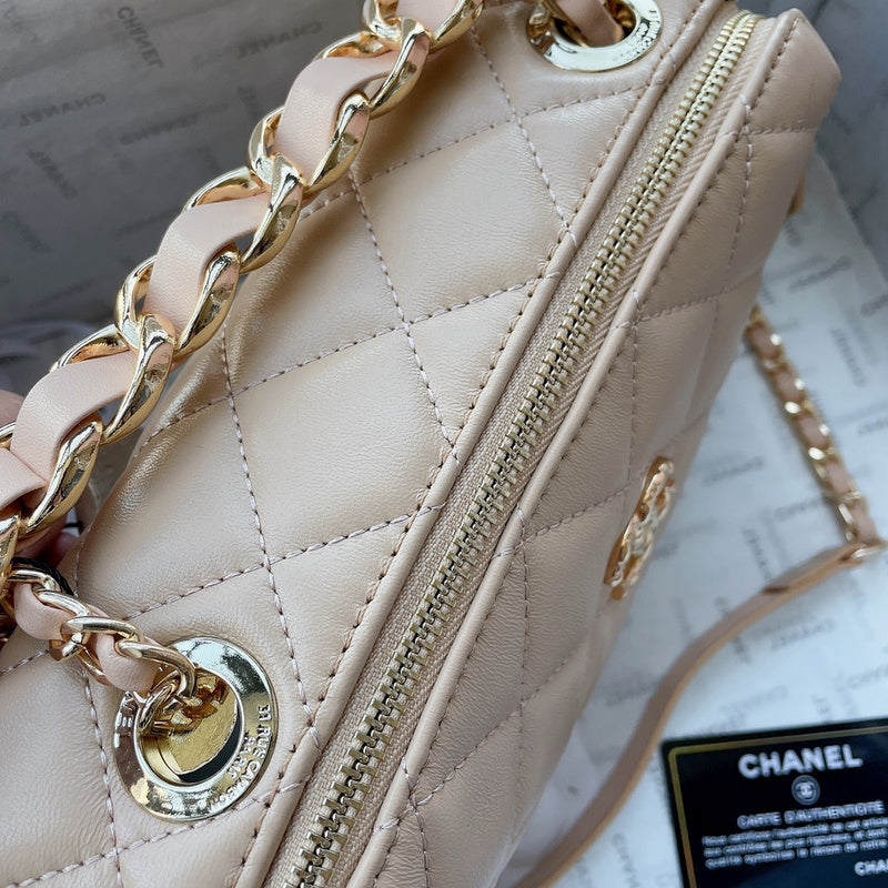  women's handbag, mid design, view 2