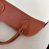  shoulder bag interior and compartment view 9