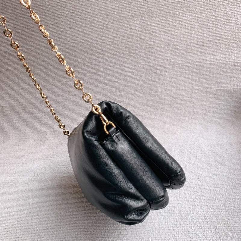 Ziva's Charm handbag – detail view (22cm*19cm*8cm)