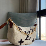  Elegant shoulder bag front view 13