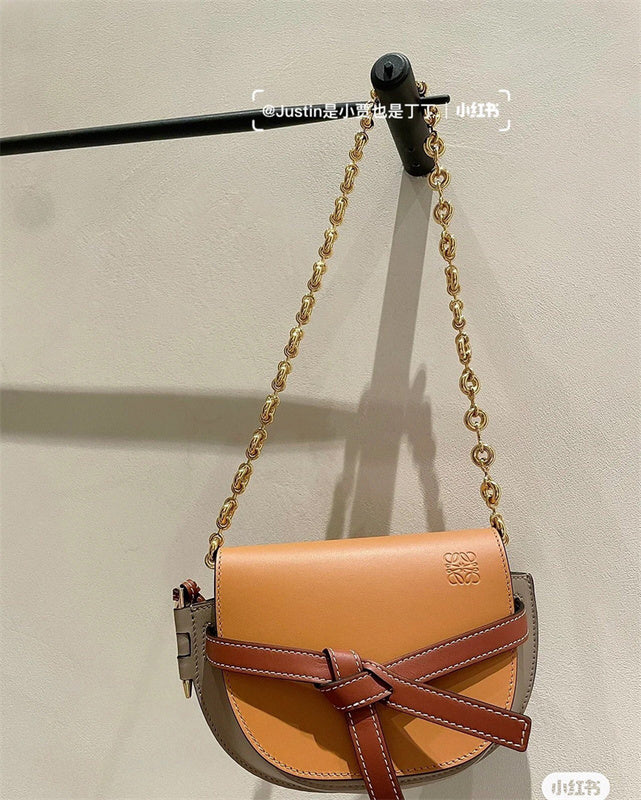 Ziva's Charm handbag – front view (68cm*1.5cm*0.4cm)