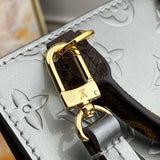 Handle and strap detail of statement refined women's handbag – women's premium purse