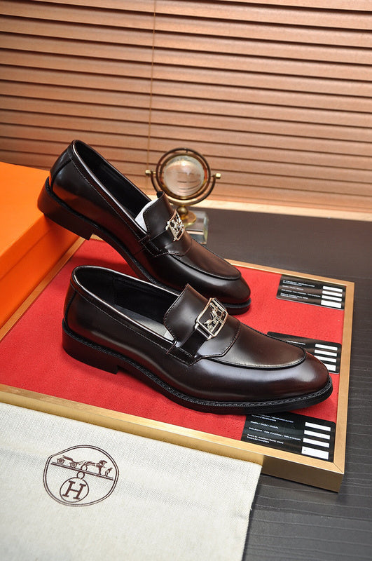 Hermès Chocolate Brown Bow-Detail Flats - Toe Detail View