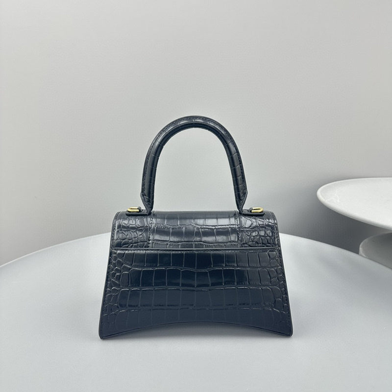 Zivas Charm Refined Structure Statement Handbag (Modern Wardrobe Staple) – Full Silhouette