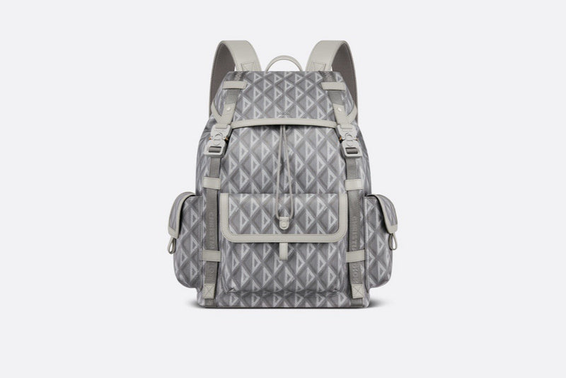 Handle and strap detail of structured polished women's handbag – women's everyday handbag