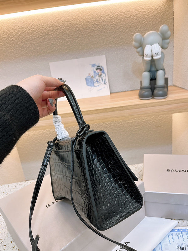 Ziva's Charm handbag – interior view (one versatile size)