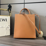 Ziva's Charm handbag – close-up view (36cm*28.5cm*7.5cm)