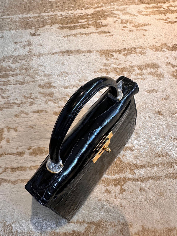  polished everyday bag styled with outfit 12