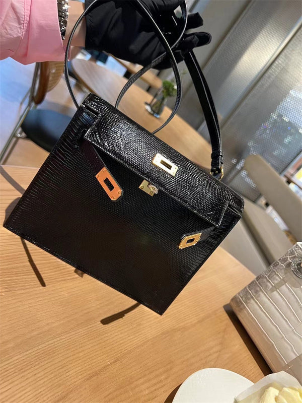  Contemporary shoulder bag front view