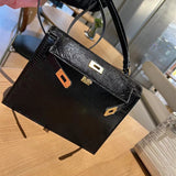  Contemporary shoulder bag front view