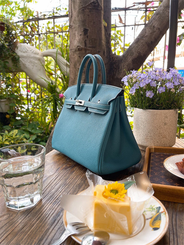  Signature tote bag front view 7