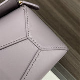  Essential shoulder bag front view 7