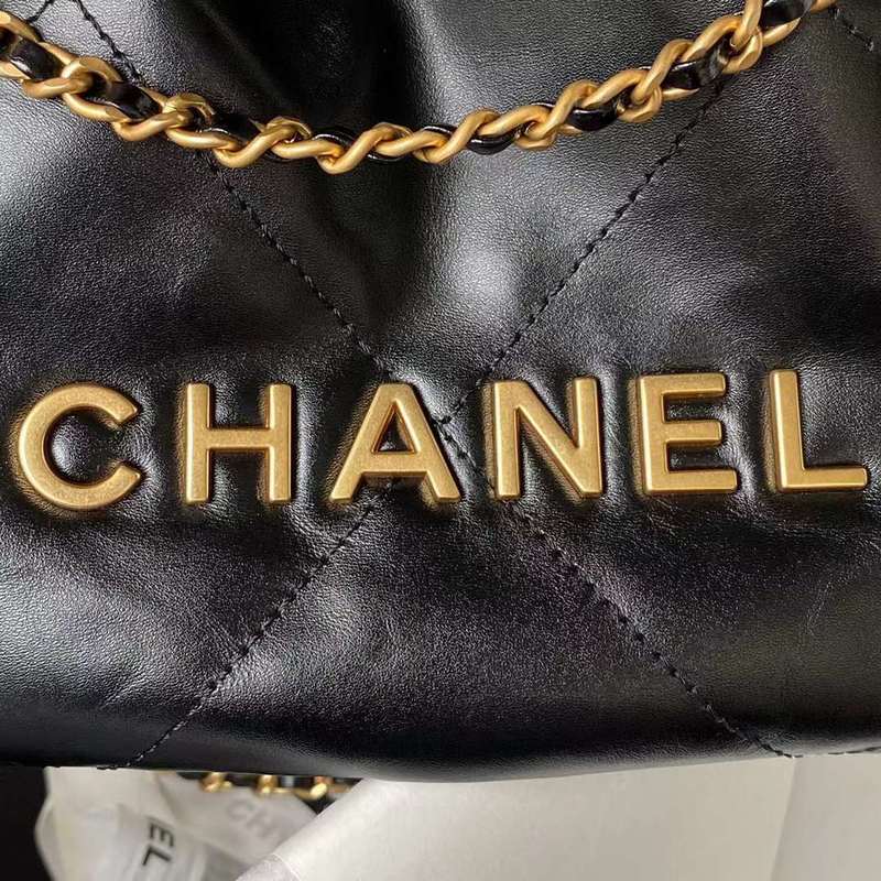 Zivas Charm Versatile Design Luxury Handbag (Elevated Accessory Essential) – Close-Up Detail