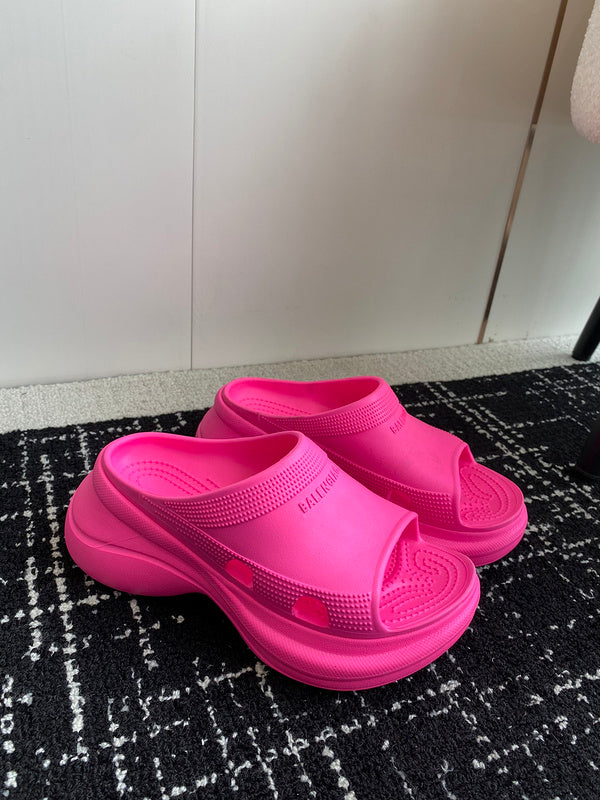 Zivas Charm Signature Style Designer Sandals (All-Day Wearable Design) – Detail View