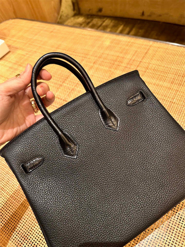  top-handle bag interior and compartment view