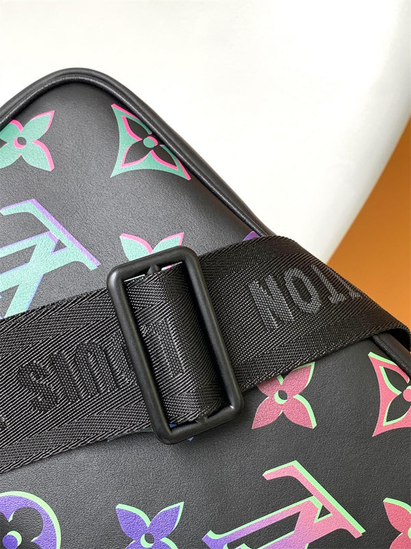  essential carryall bag detail view showing craftsmanship 8