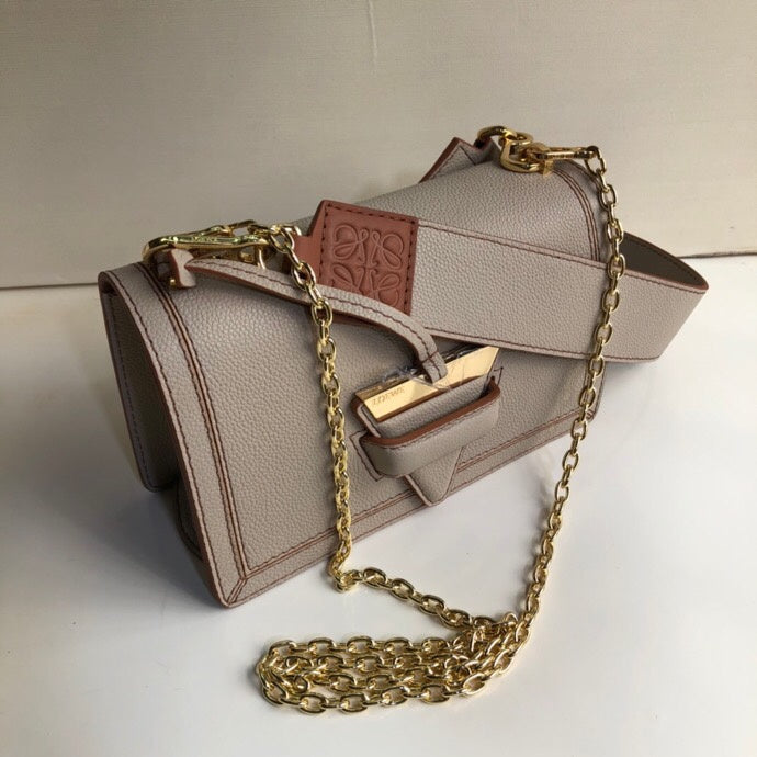 Ziva's Charm handbag – detail view (24cm*15cm*8cm)