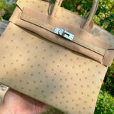 Interior view of effortless premium bag