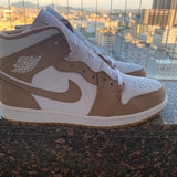 Nike Men's & Women's Luxury Low-Top Trainers — Style 189 side view