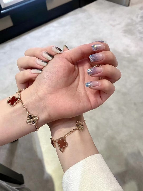 Full view of Van Cleef & Arpels unisex jewelry piece