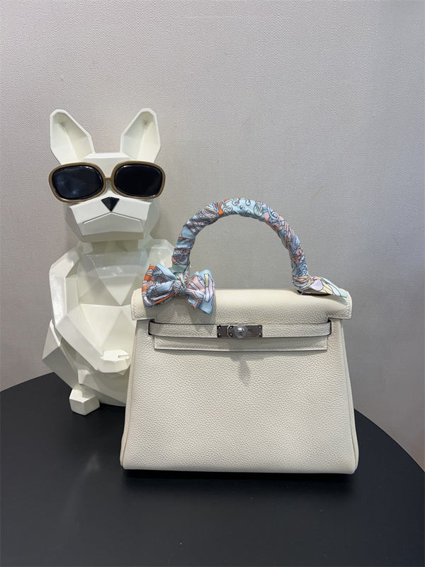  Tailored shoulder bag carried on shoulder 10