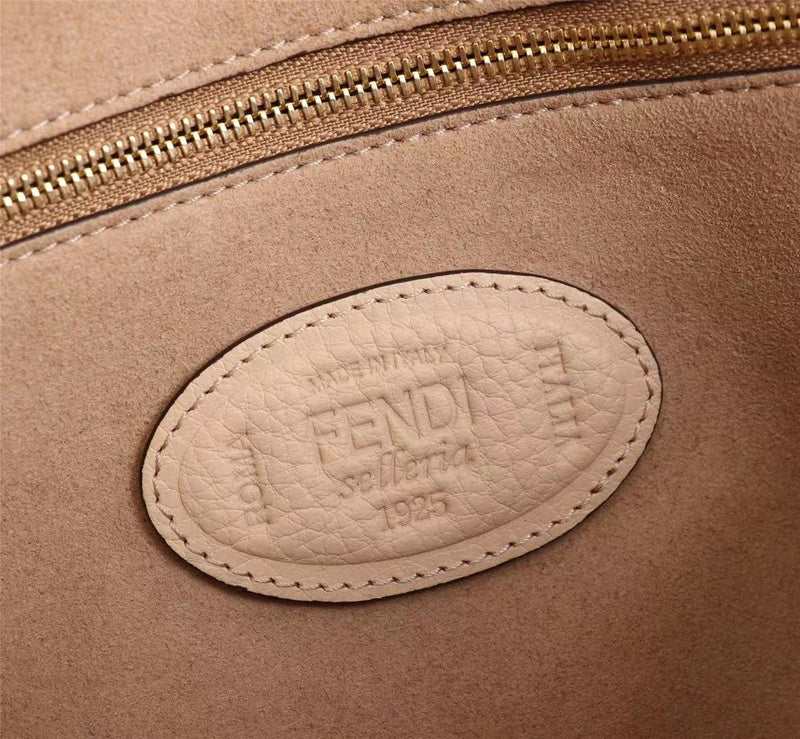 Ziva's Charm handbag – close-up view (Standard Size)