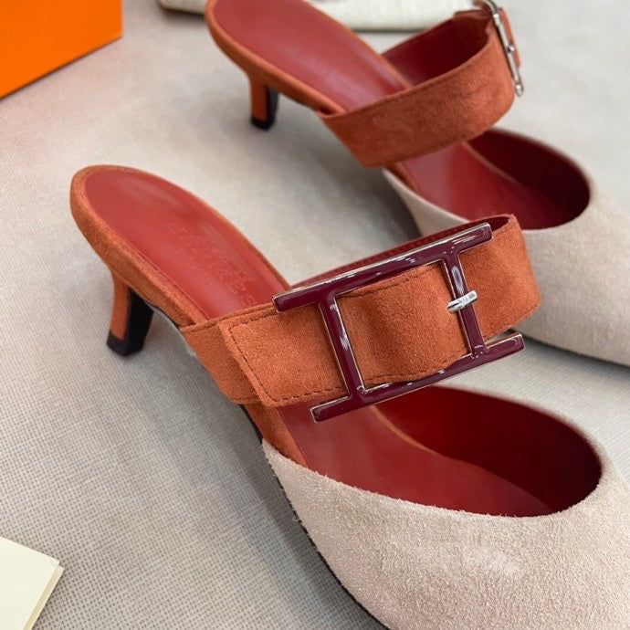 Hermès Black Bow-Detail Flats - Detail Shot of Craftsmanship