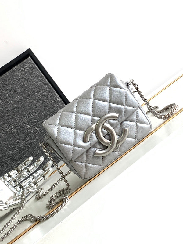  women's handbag, versatile design, view 1