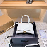 Ziva's Charm handbag – close-up view (one versatile size)