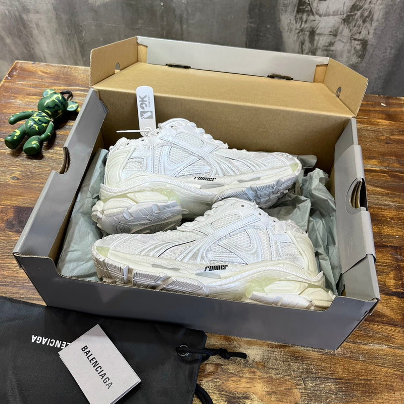 Balenciaga shoes Style 060 - packaging and accessories