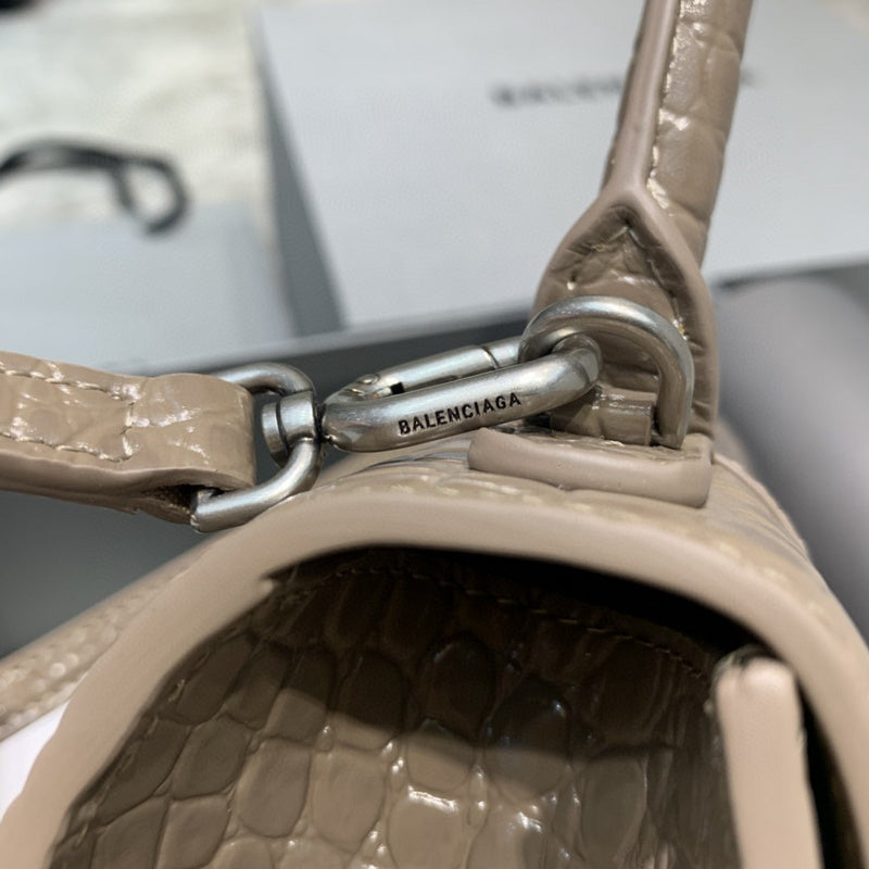 Zivas Charm Effortless Elegance Premium Handbag (Premium Everyday Carry) – Close-Up Detail