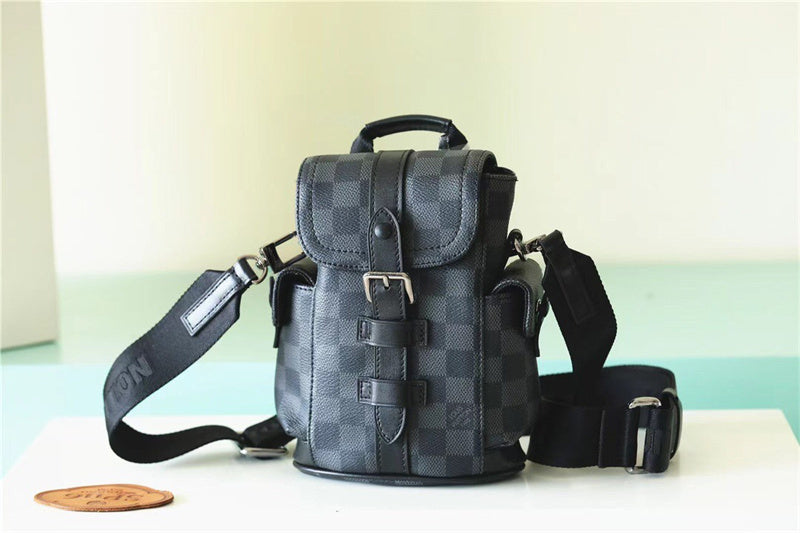  Elegant carryall bag carried on shoulder